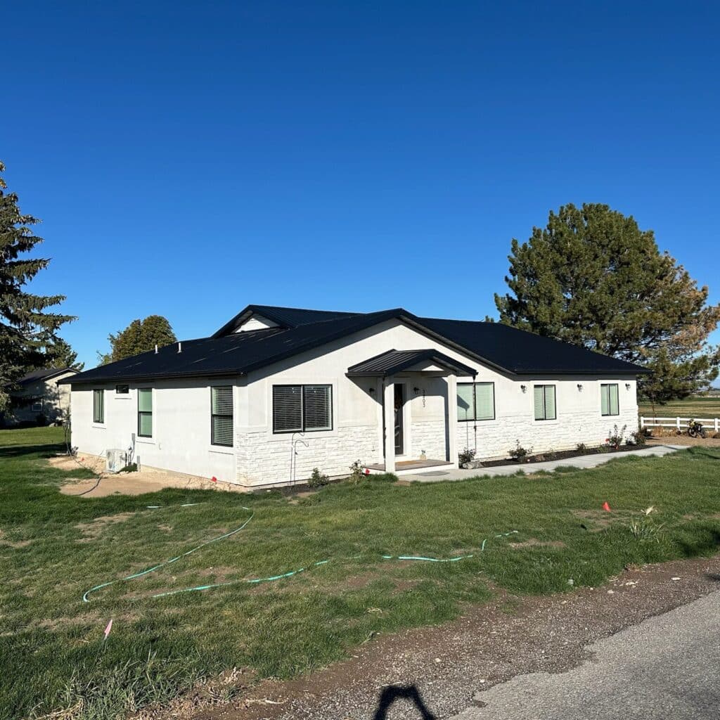 Twin Falls bathroom remodel with crown molding